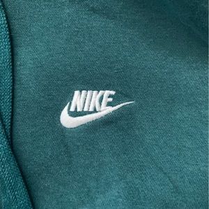 Medium Nike thin hooded tee in a blueish teal color